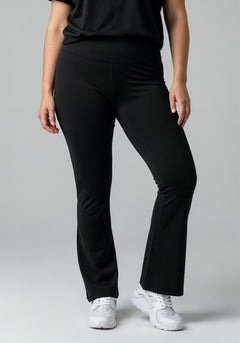 Woven Essential Flared Pant